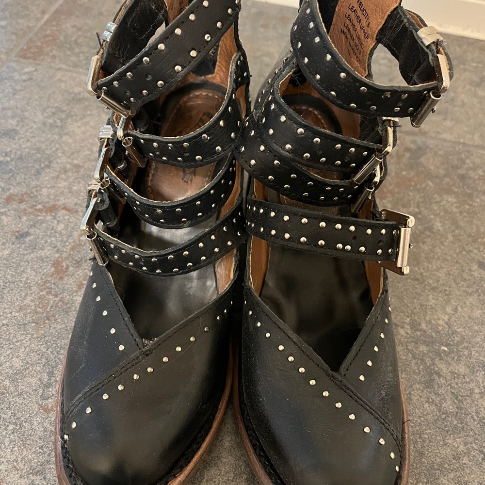 Freebird
Size 6
Black
Felicity